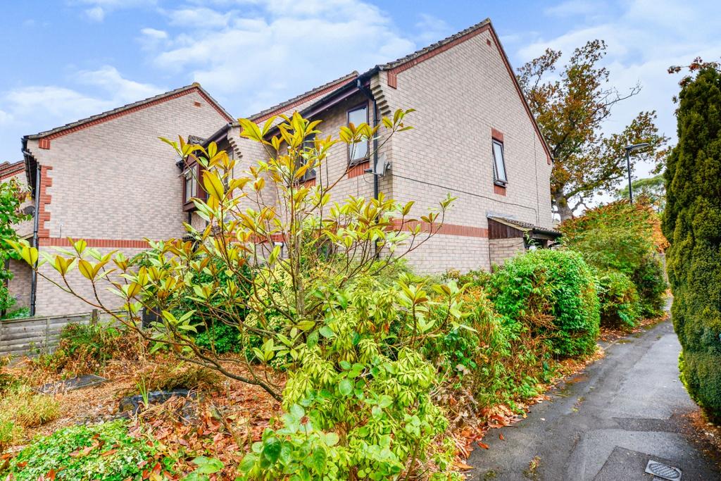 Grove Place, Southampton SO19 2 bed end of terrace house for sale £