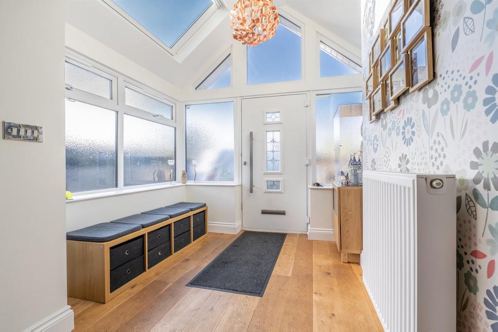 Horns Drove, Southampton SO16 4 bed detached house £575,000