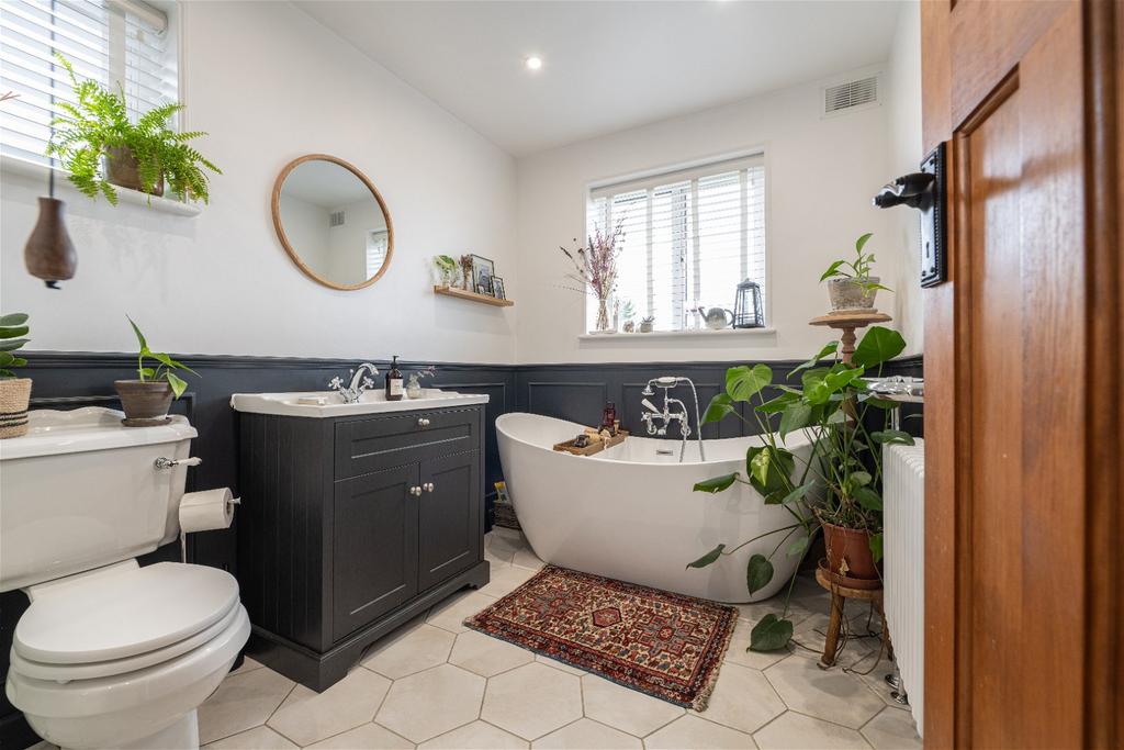 Thornhill Park Road, Southampton SO18 3 bed detached house £450,000