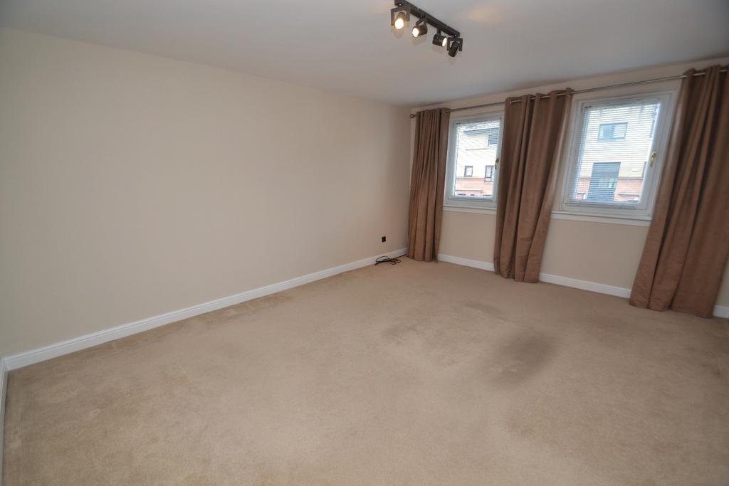153 Dalmarnock Road, Glasgow, G40 4NB 4 bed townhouse £1,200 pcm (£
