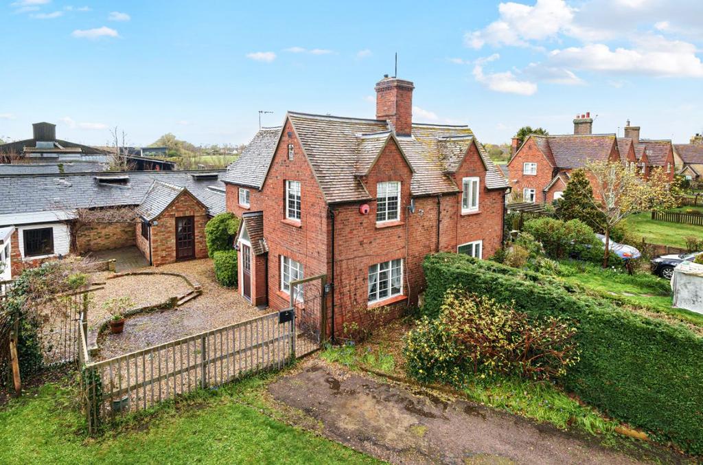 Grange Lane, Cople, Bedford 3 bed semidetached house for sale £325,000