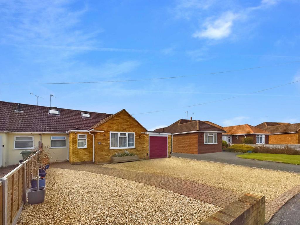 Westmead, Princes Risborough HP27 3 bed semidetached house for sale £550,000