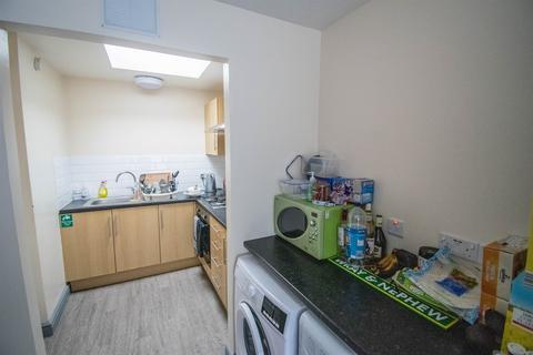 3 bedroom flat to rent, Lesbury Road, Heaton, Newcastle Upon Tyne