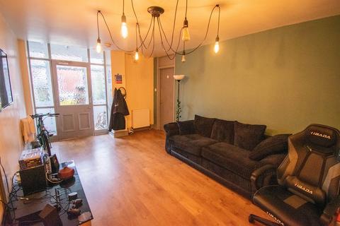 3 bedroom flat to rent, Lesbury Road, Heaton, Newcastle Upon Tyne