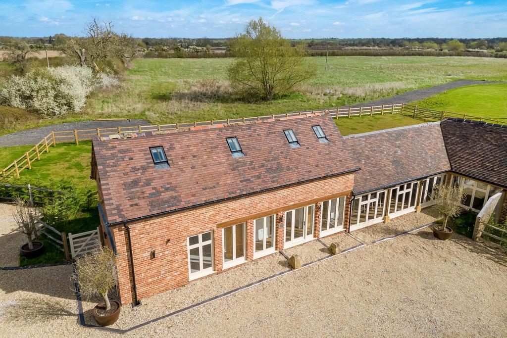 Naunton Court, Pershore... 2 bed barn conversion - £635,000