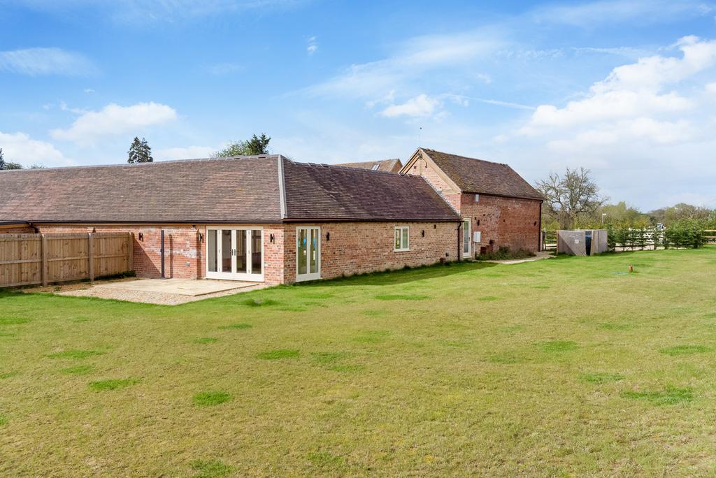 Naunton Court, Pershore... 2 bed barn conversion £635,000