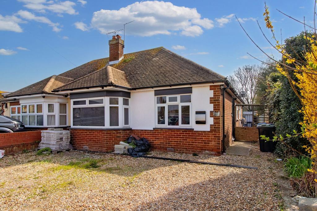 Gloucester Avenue, Broadstairs, CT10 3 bed semidetached bungalow for