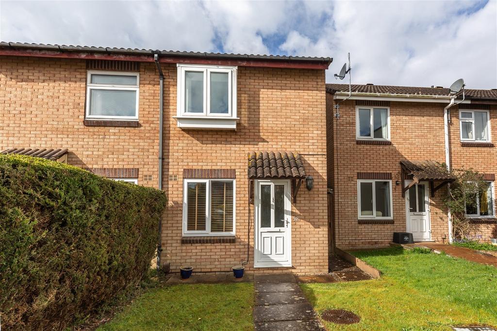 Larchfield Close, Frome, Somerset, BA11 2UG 2 bed semidetached house