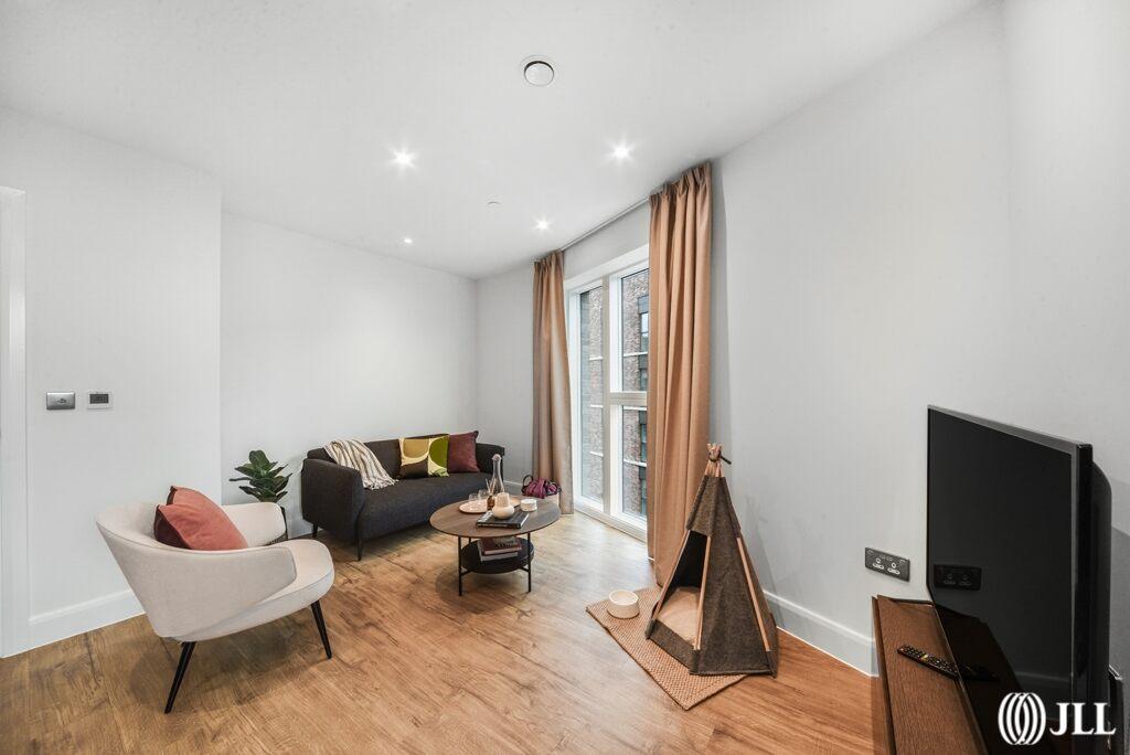 Uncle, Colindale, Nw9 Studio - £1,830 Pcm (£422 Pw)