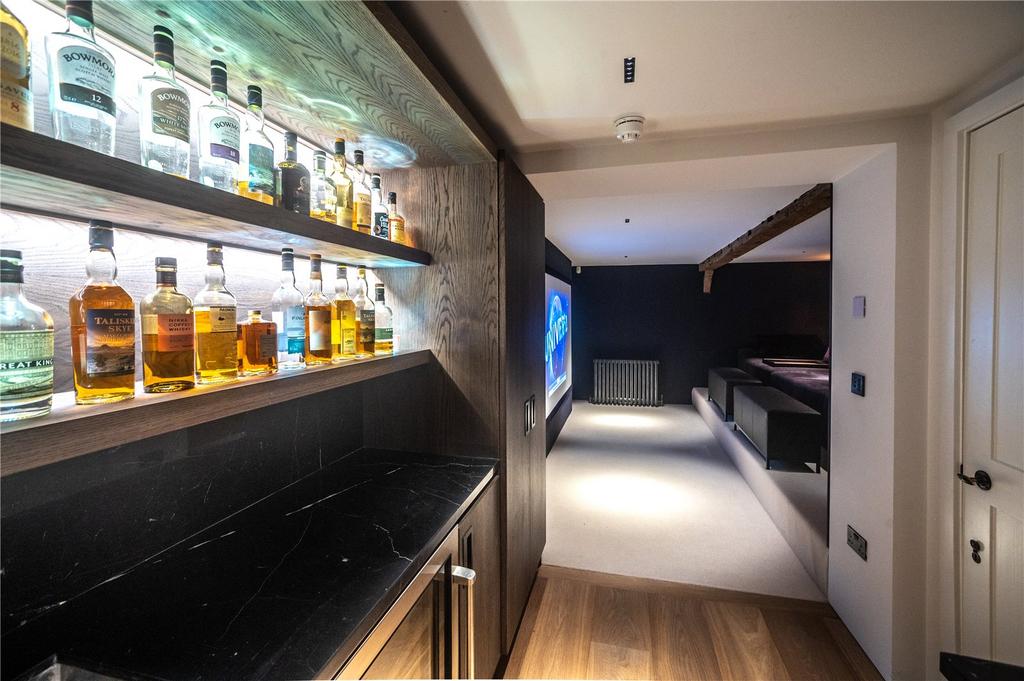 Bar/Cinema