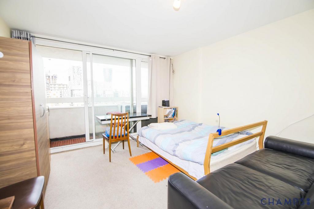 One bed flat, 49 Midship Point, The Quarterdeck E