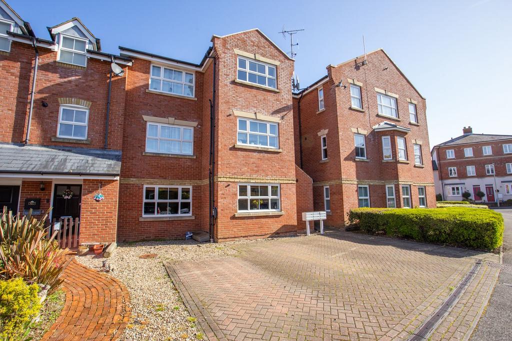 Tower View, Chartham, CT4 2 bed apartment for sale £200,000