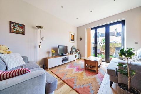 5 Colbeck Mews, London, SE6 1DD