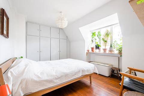 Flat 22, Cheverell House Teale Street, London, E2 9BN