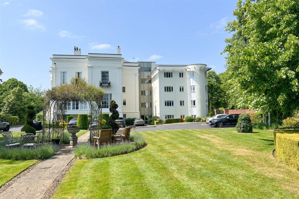 Lansdown, Cheltenham 2 bed flat for sale £400,000