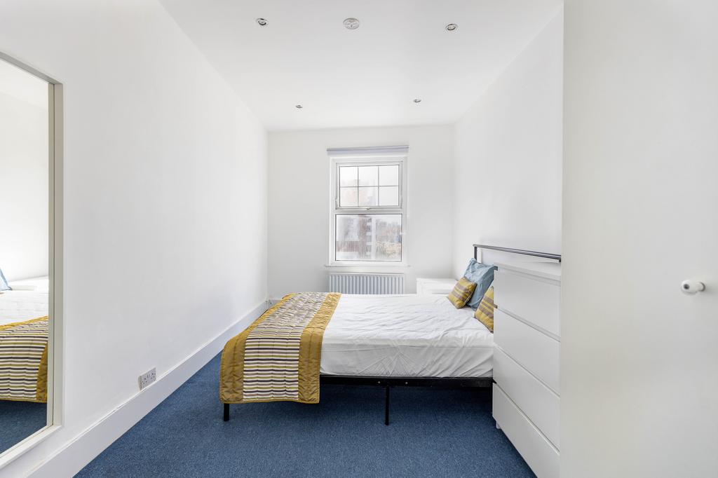 Salusbury Road, Queens Park, NW6 2 bed duplex £1,950 pcm (£450 pw)
