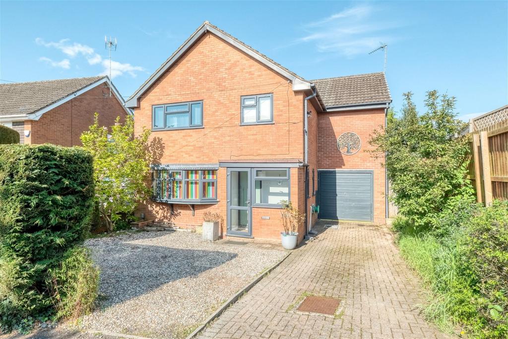 Avenue Road, Astwood Bank, Redditch B96 6AT 4 bed detached house for