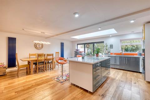 76 Avenue Road, Astwood Bank, Redditch, B96 6AT