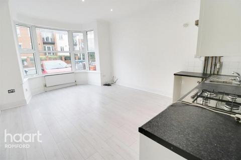 2 bedroom apartment to rent, Junction Road, Romford
