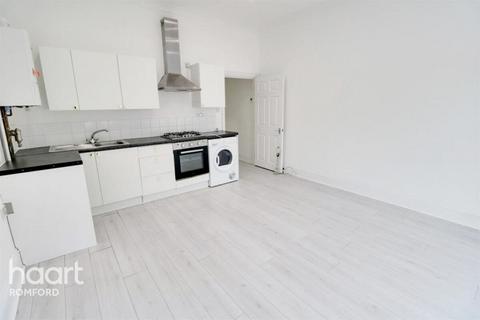 2 bedroom apartment to rent, Junction Road, Romford