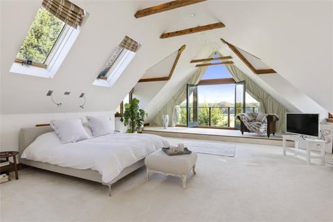 Tumblers Barn Fairoak Lane, Oxshott, Leatherhead, KT22 0TY