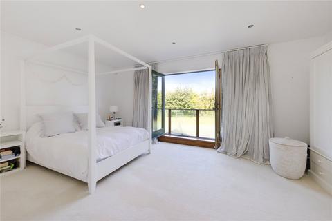 Tumblers Barn Fairoak Lane, Oxshott, Leatherhead, KT22 0TY