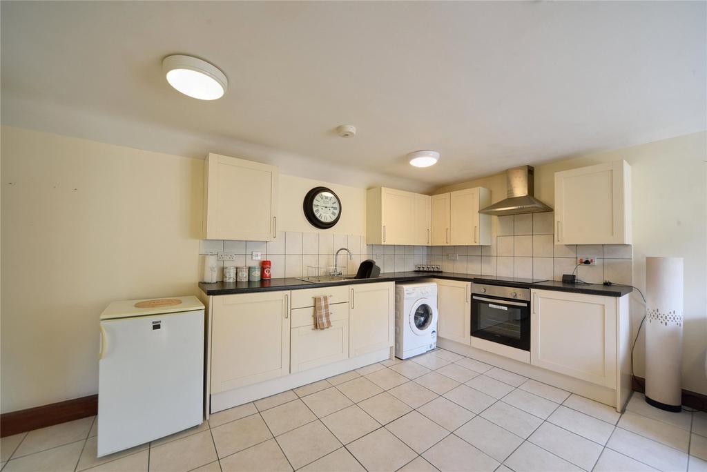 High Street, Lakenheath, Brandon... 1 bed apartment £695 pcm (£160 pw)