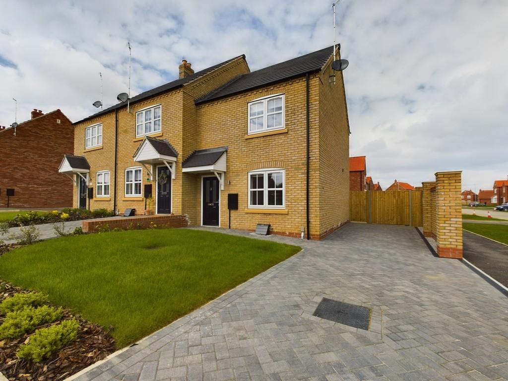 Harvey Park, Welton, Lincoln 2 bed end of terrace house £850 pcm (£