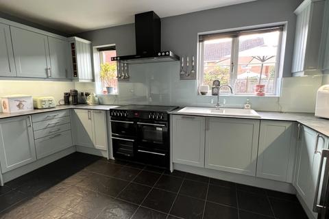 18 Brabant Way, Westbury, BA13 3UW