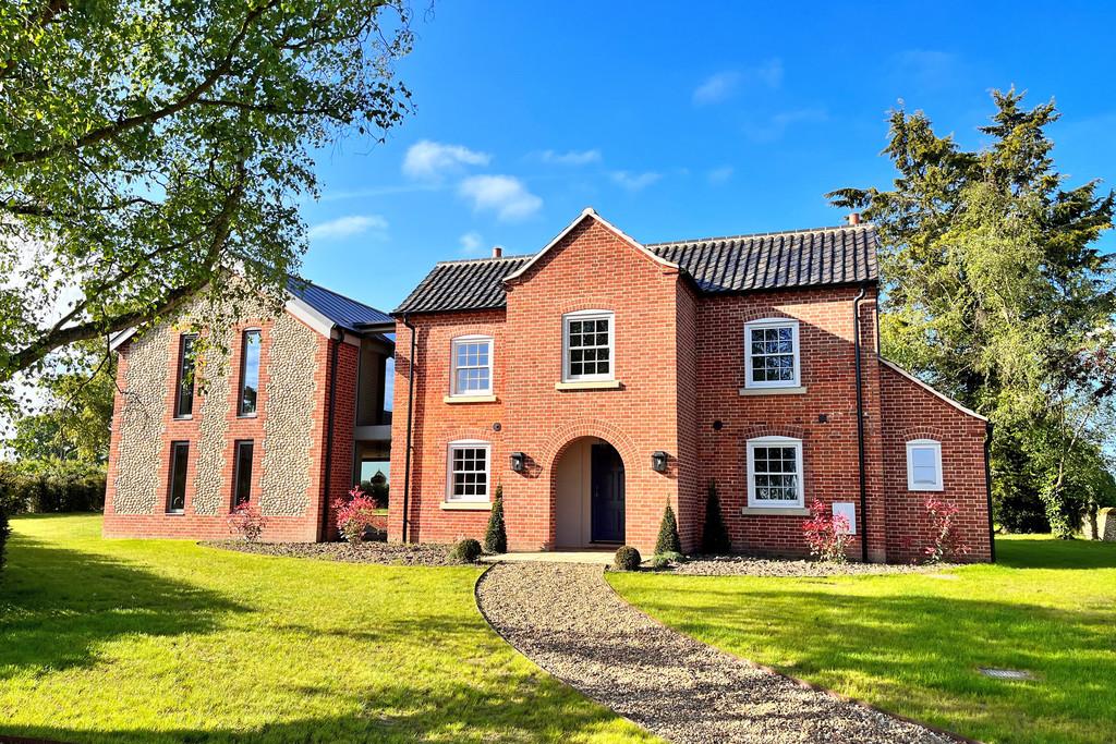 Wood Dalling 4 bed detached house £3,400 pcm (£785 pw)