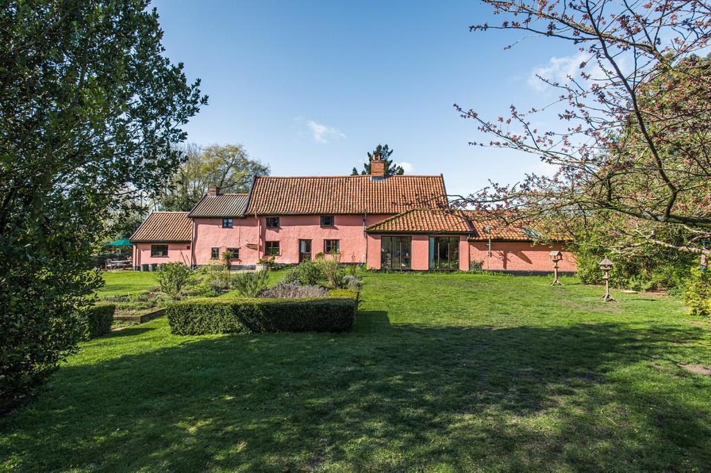 Morley St Botolph 5 bed detached house for sale £995,000