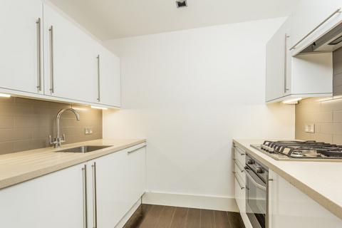 Studio to rent, Slingsby Place, Covent Garden WC2