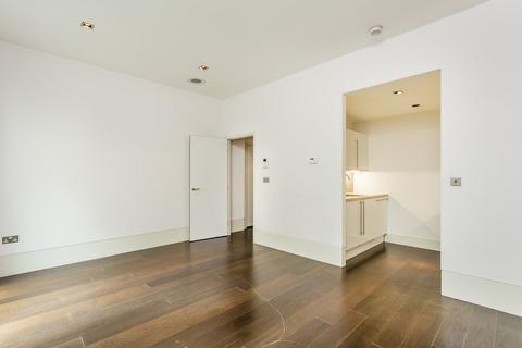 Studio to rent, Slingsby Place, Seven Dials WC2