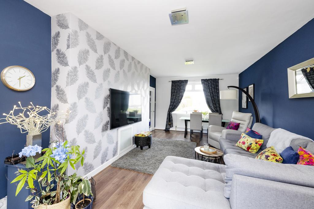 28 Moredun Park Gardens, Edinburgh, EH17 3 bed semidetached house £300,000