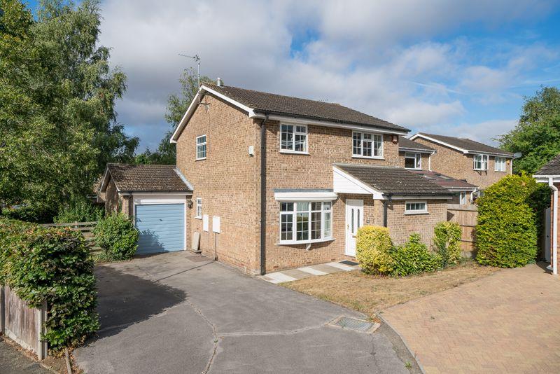 Caddington Village 4 bed detached house for sale £525,000