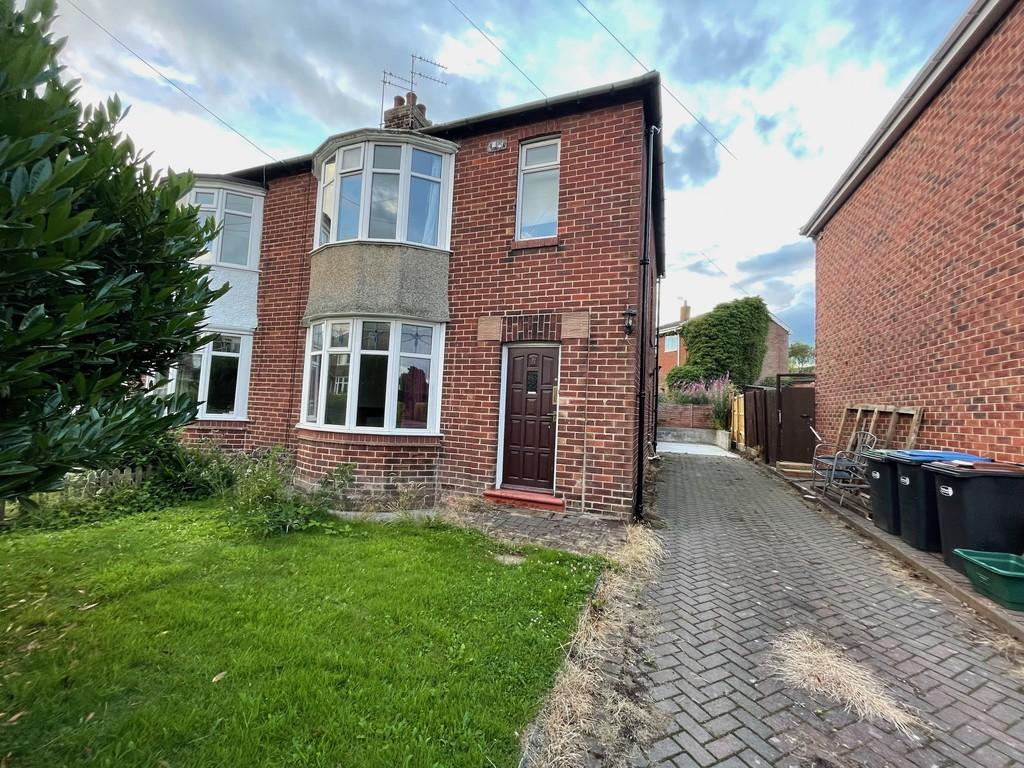 Durham Moor Crescent, Durham 3 bed semidetached house £895 pcm (£207 pw)