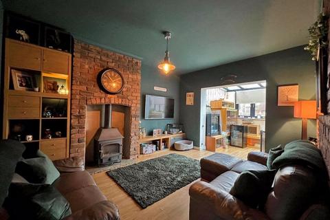 11 Old Fallings Lane, Wolverhampton, WV10 8BH