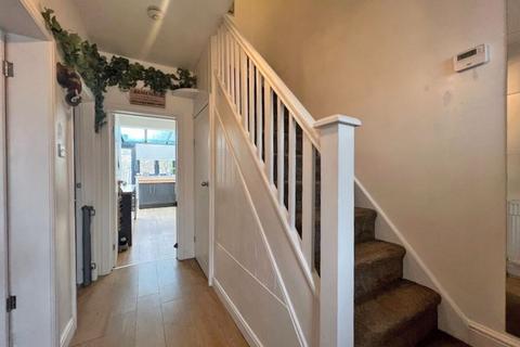 11 Old Fallings Lane, Wolverhampton, WV10 8BH