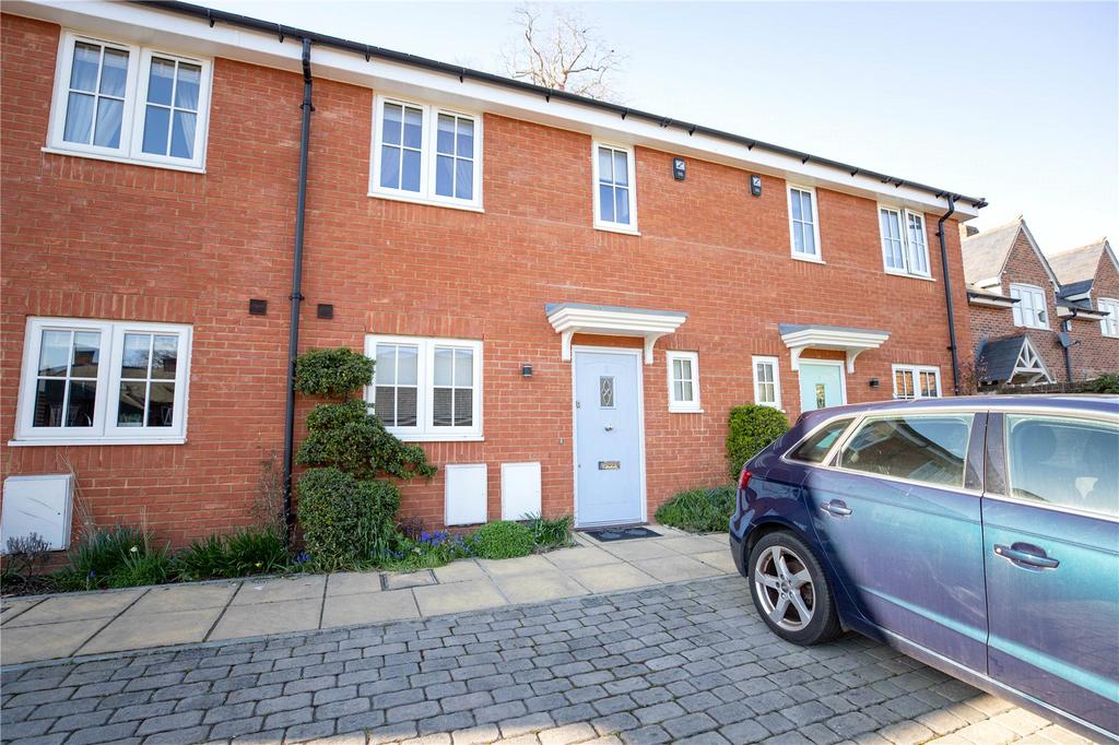 Hartley Wintney RG27 3 bed terraced house for sale £595,000