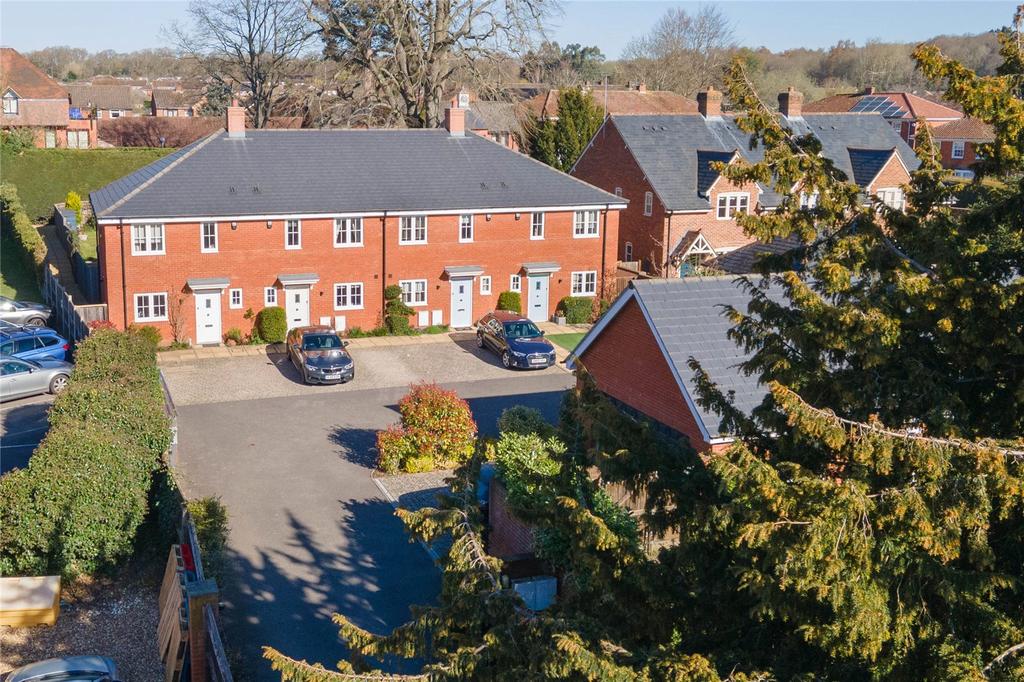 Hartley Wintney RG27 3 bed terraced house for sale £550,000