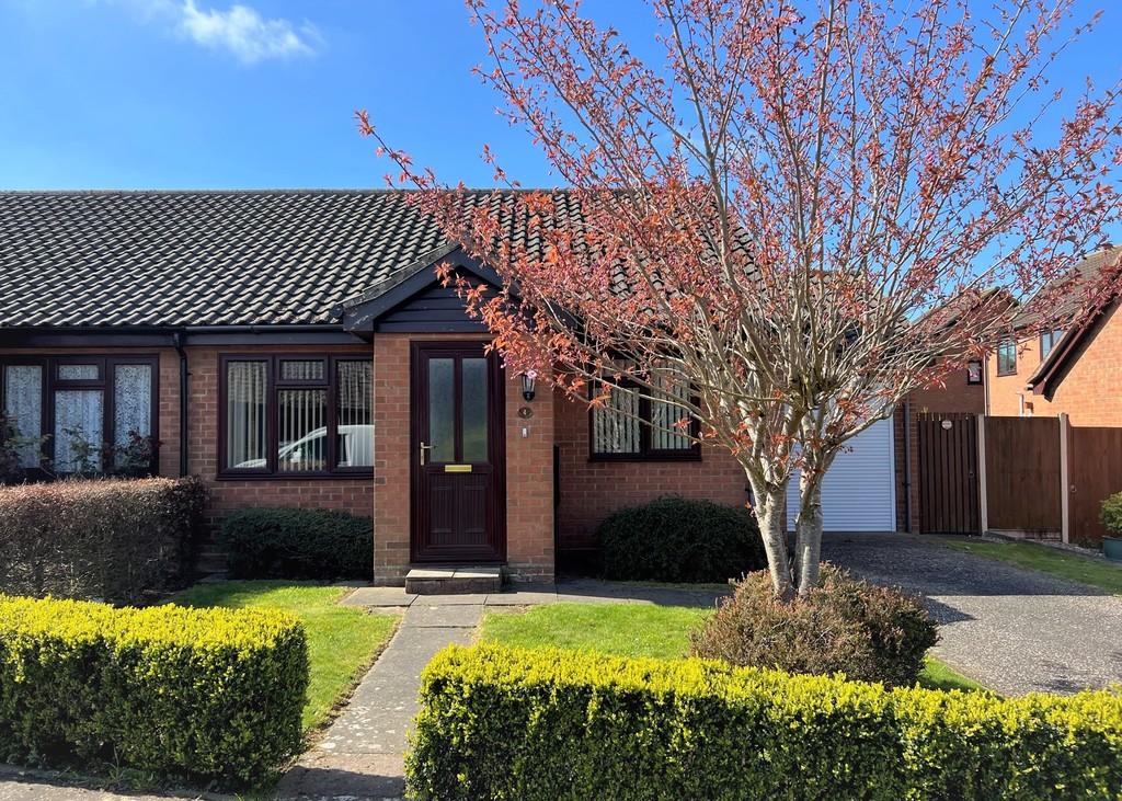 Wells Avenue, North Walsham 2 bed semidetached bungalow for sale £