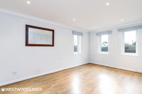 1 bedroom apartment to rent, Flamstead End Road, Waltham Cross EN8