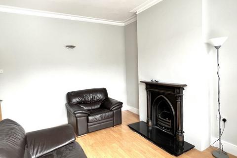 2 bedroom maisonette to rent, Mitcham, CR4