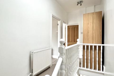 2 bedroom maisonette to rent, Mitcham, CR4