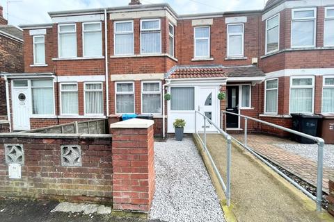 2 bedroom terraced house for sale - Balmoral Avenue, Hull