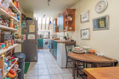 12 Abingdon Road, Sutton Courtenay, Abingdon, OX14 4NF