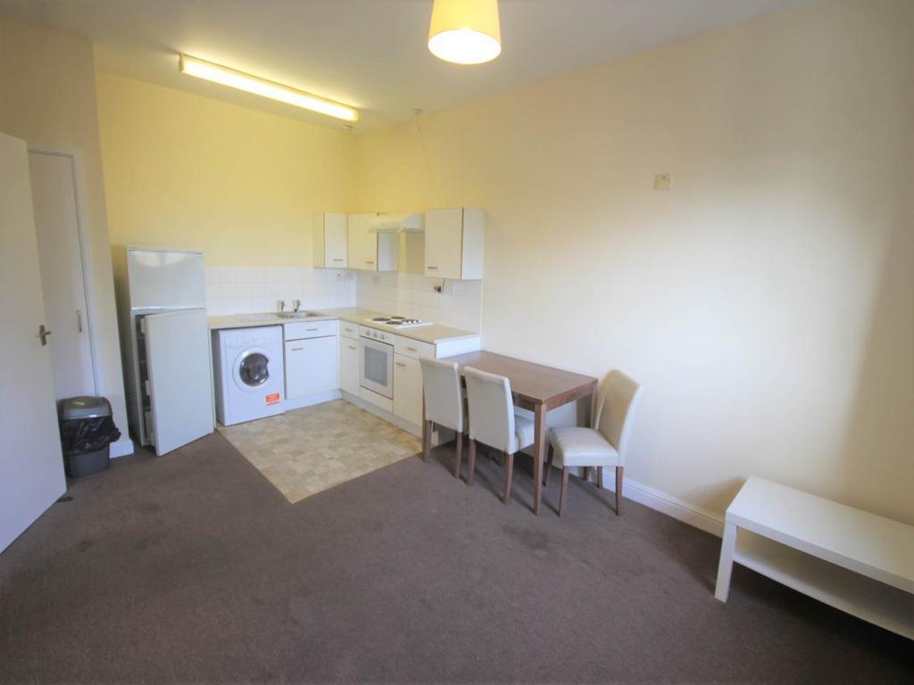 Clock Court, Victory Road, Wanstead 1 bed flat £1,150 pcm (£265 pw)