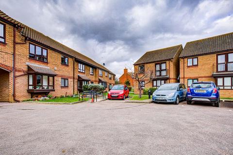2 bedroom apartment for sale - Two bedroom ground floor apartment,  Wash Lane, Clacton-On-Sea
