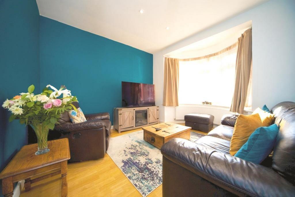Morley Avenue, Edmonton, London, N18 2QU 3 bed terraced house for sale