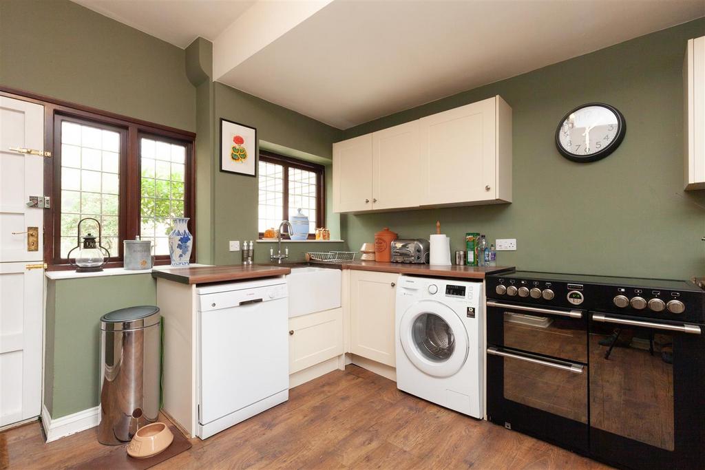 Kitchen 1.jpg